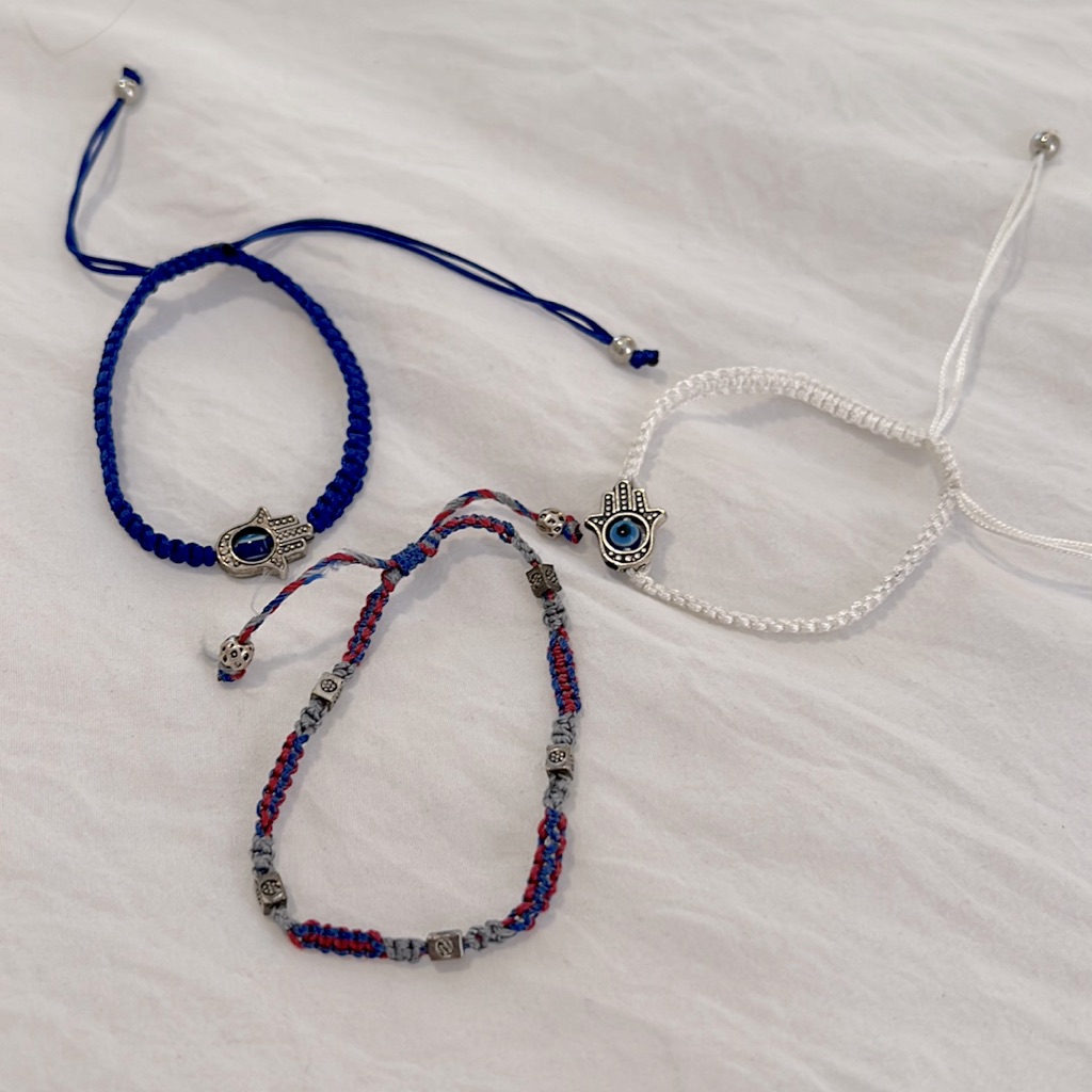 3 Brackets Or Anklets